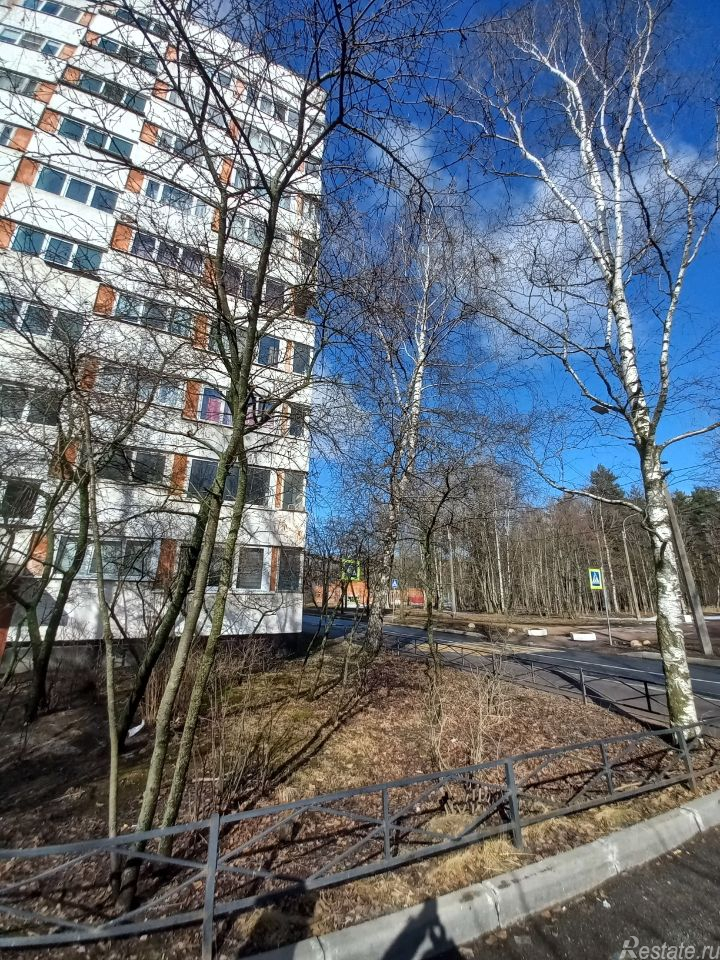 Продажа 3-комн квартиры на вторичном рынке улица Козлова,  д. 25
