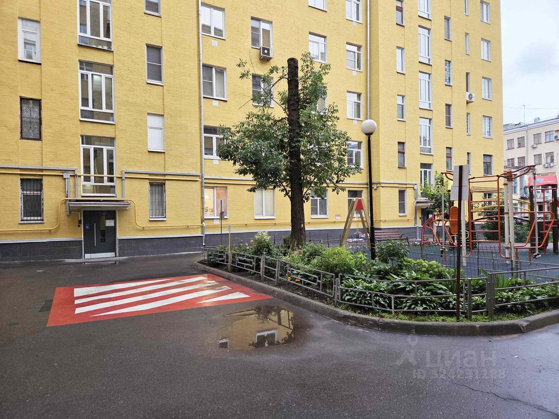 Продажа 4-комн квартиры на вторичном рынке Большой Златоустинский переулок, 3АС2