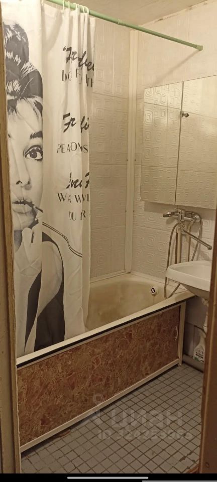 Продажа 1-комн квартиры на вторичном рынке Пикалево г., улица Горняков, 19