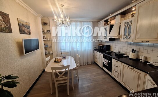 Продажа 4-комн квартиры на вторичном рынке улица Барышиха,  д. 17