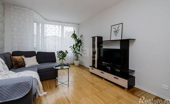 Продажа 3-комн квартиры на вторичном рынке Большевиков пр-кт,  д. 3 к2