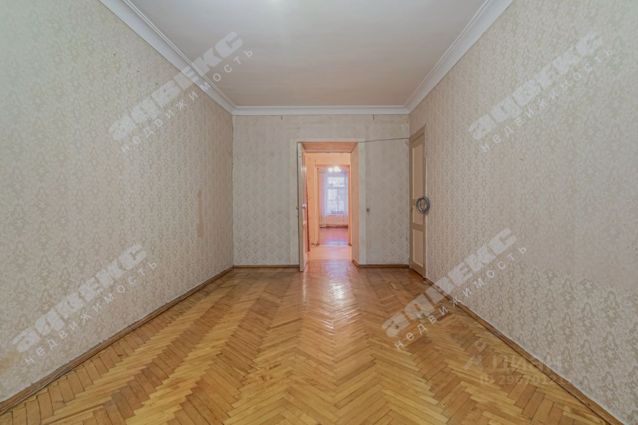 Продажа 3-комн квартиры на вторичном рынке 14-я Васильевского острова линия, 97