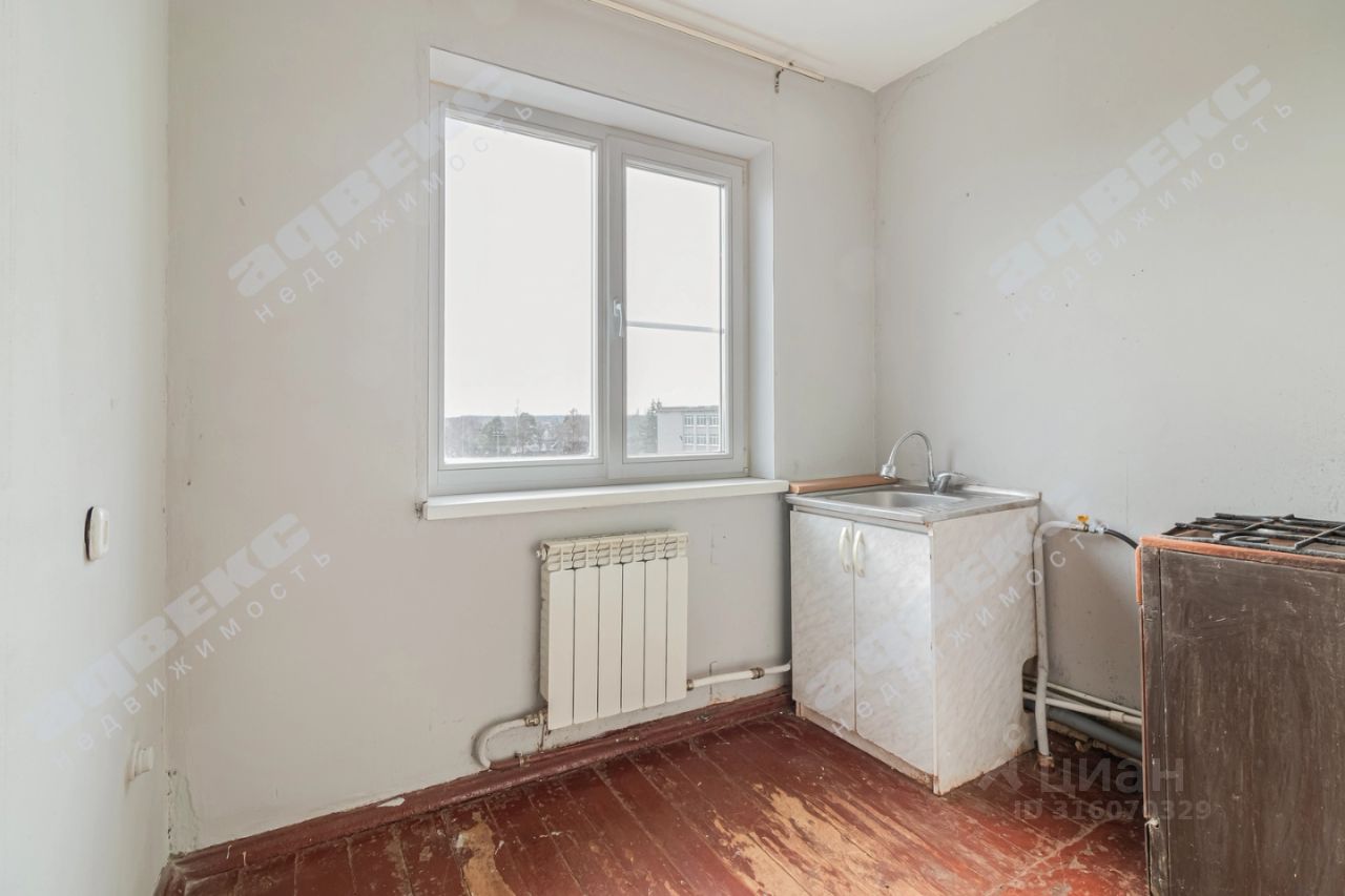 Продажа 1-комн квартиры на вторичном рынке Ульяновка пгт, улица Калинина, 76