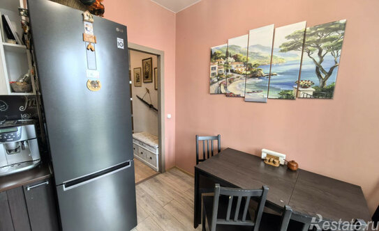 Продажа 2-комн квартиры на вторичном рынке пр-кт Защитников Москвы,  д. 1