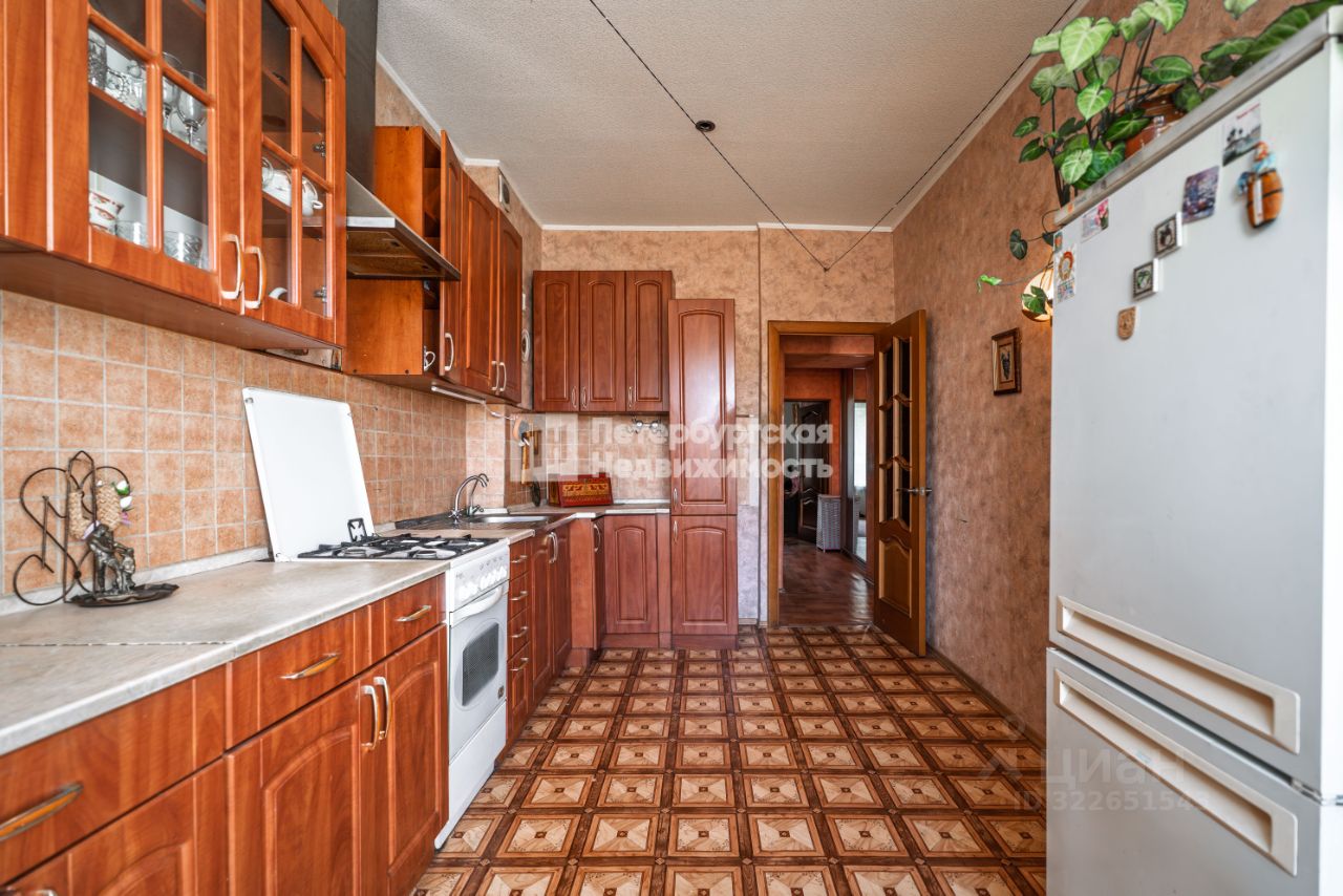 Продажа 3-комн квартиры на вторичном рынке Театральная площадь, 12