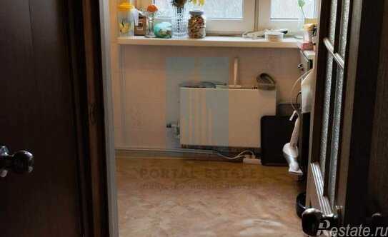 Продажа 3-комн квартиры на вторичном рынке Череповецкая улица,  д. 4