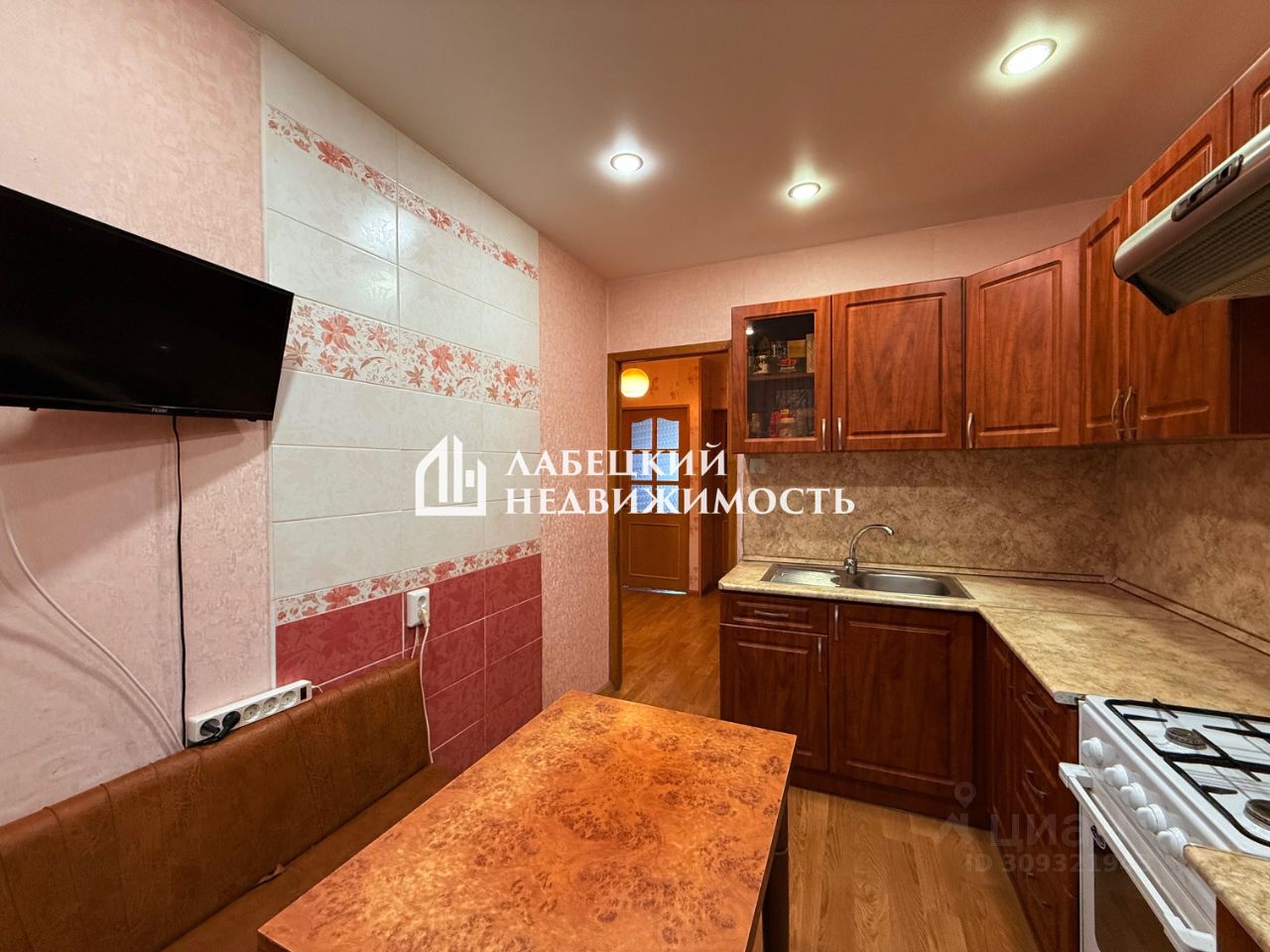 Продажа 3-комн квартиры на вторичном рынке Пушкин, улица Генерала Хазова, 4