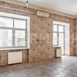 Продажа 4-комн квартиры на вторичном рынке Брюсов переулок,  д. 17