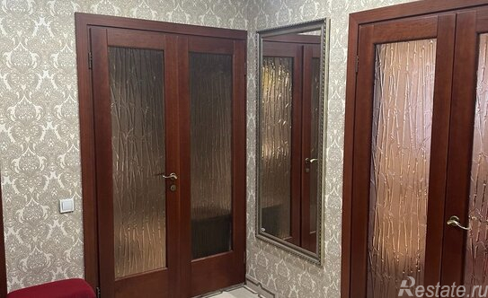 Продажа 4-комн квартиры на вторичном рынке Дыбенко ул,  д. 42