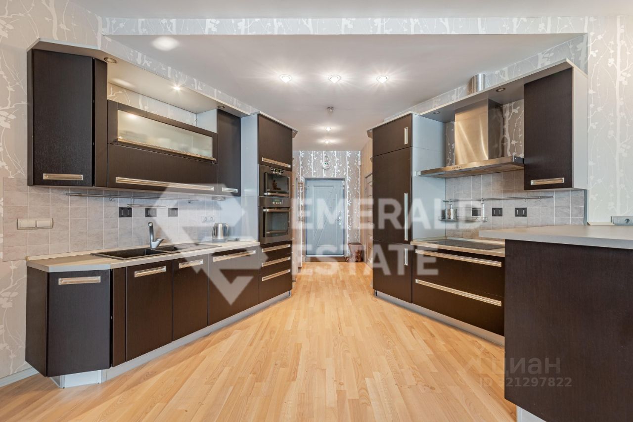 Продажа 3-комн квартиры на вторичном рынке улица Пырьева, 9к2