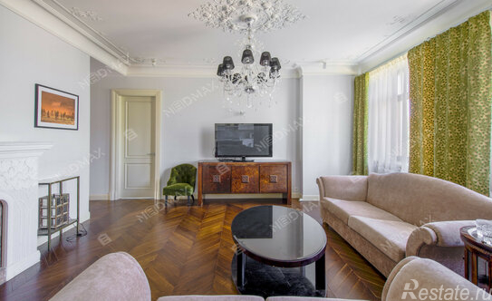 Продажа 4-комн квартиры на вторичном рынке Озерная Б. ул,  д. 70