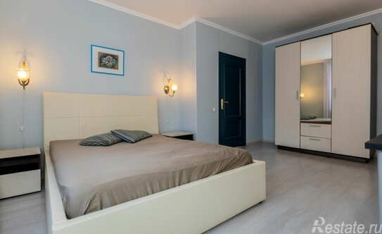 Продажа 3-комн квартиры на вторичном рынке Петровская наб,  д. 4