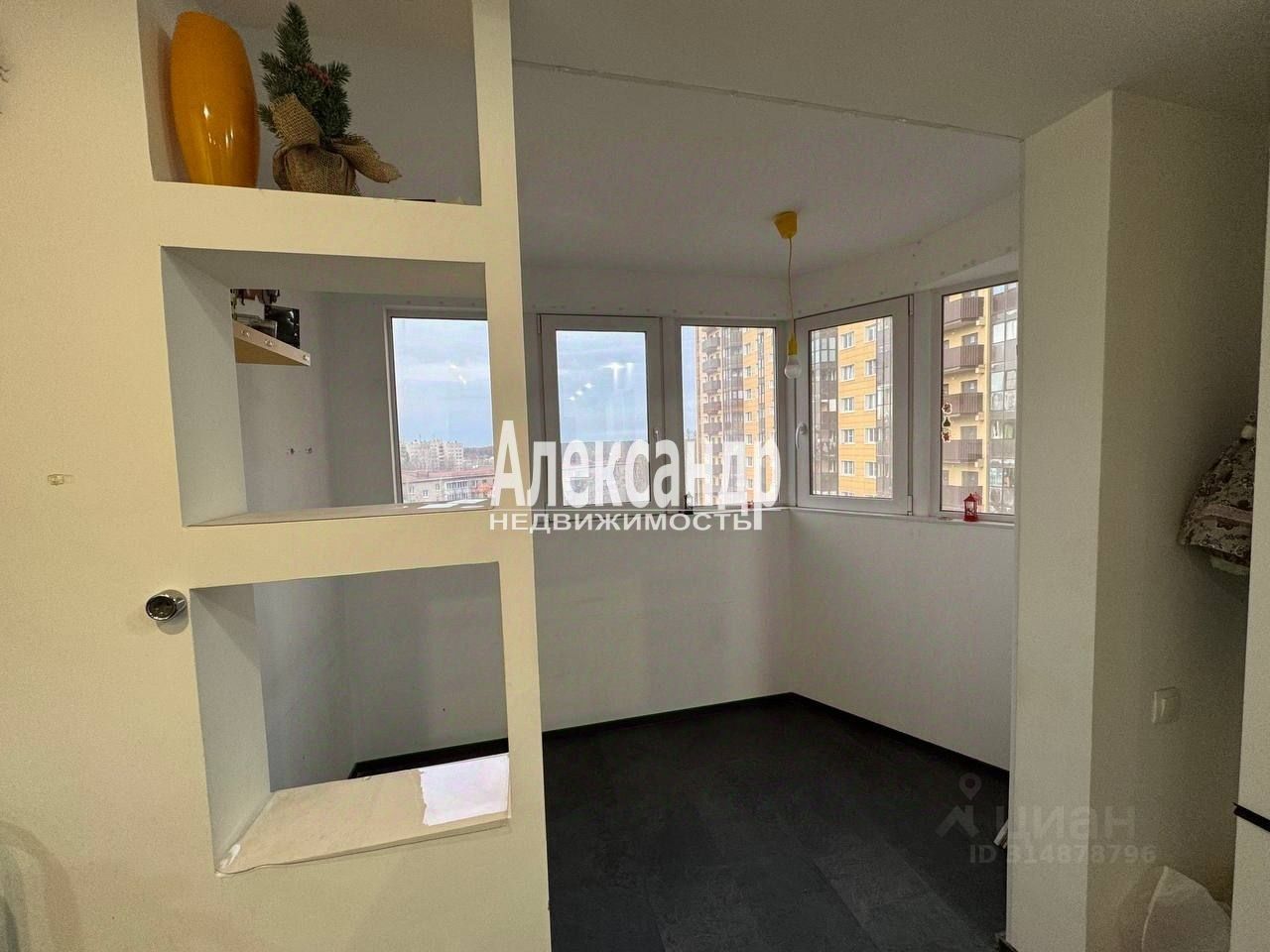 Продажа 2-комн квартиры на вторичном рынке пос. Металлострой, Центральная улица, 19к3