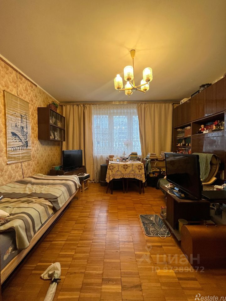 Продажа 3-комн квартиры на вторичном рынке Лобня, Заречная улица,  д. 21