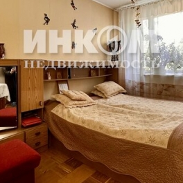 Продажа 2-комн квартиры на вторичном рынке улица Раменки,  д. 7 к2