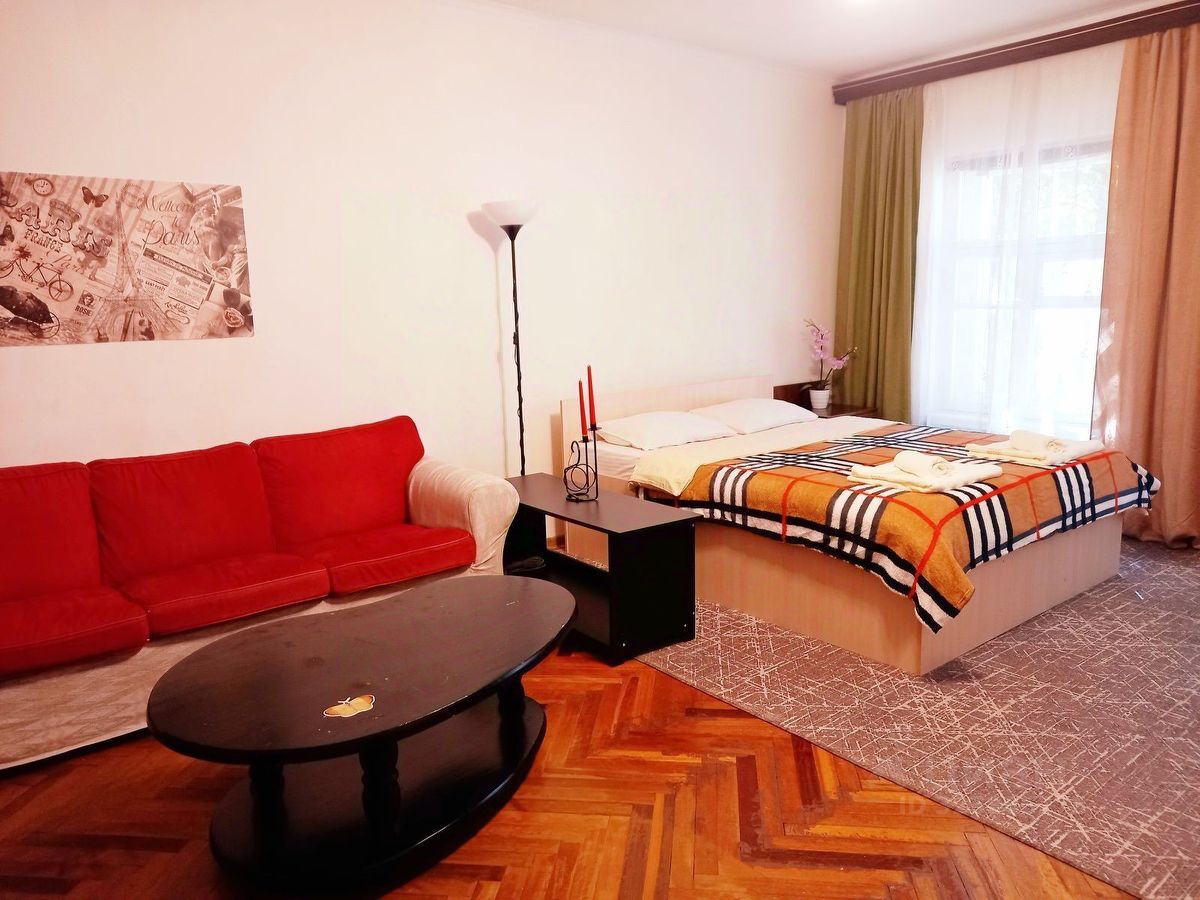 Аренда 2-комн квартиры на вторичном рынке Красноградский переулок, 1