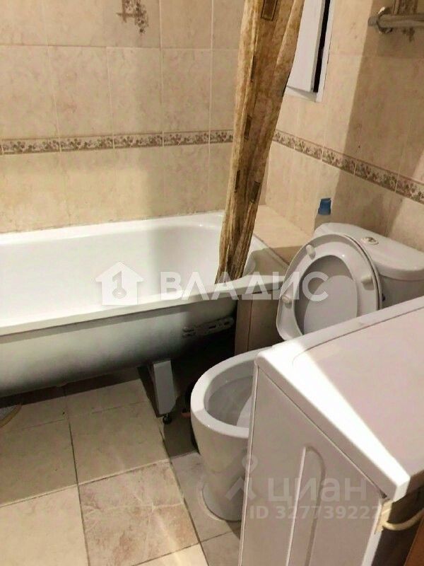 Продажа 1-комн квартиры на вторичном рынке Андреевка пгт, улица Староандреевская, 43к1