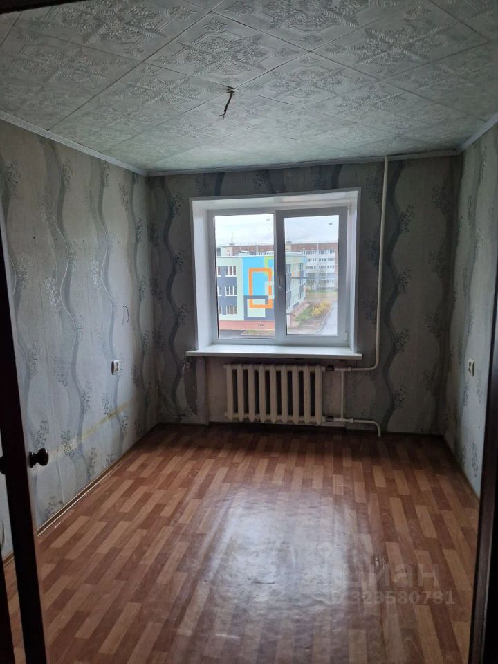 Продажа 3-комн квартиры на вторичном рынке Сланцы, Молодежный проспект, 7