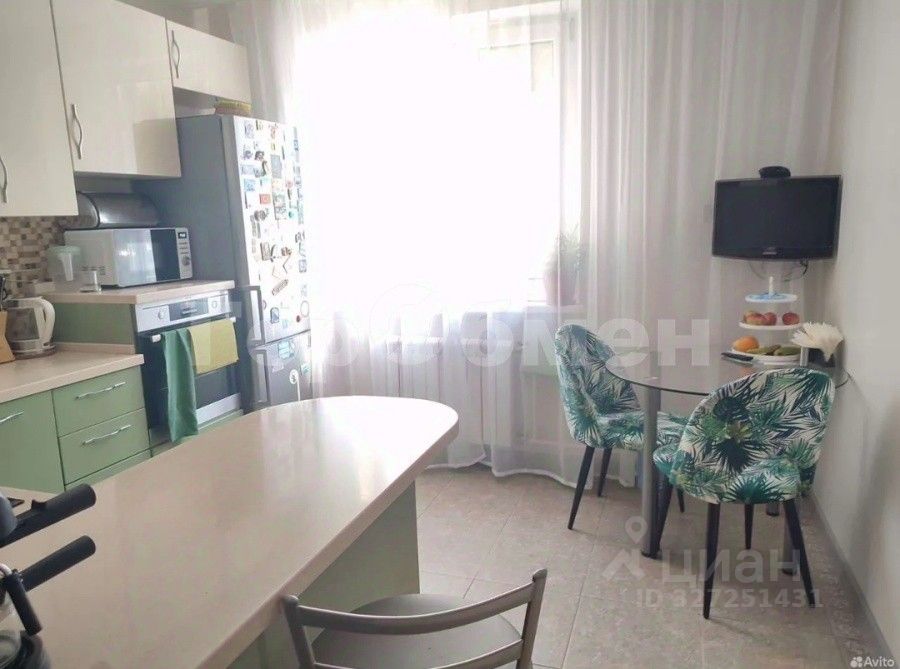 Продажа 3-комн квартиры на вторичном рынке Онежская улица,  д. 17