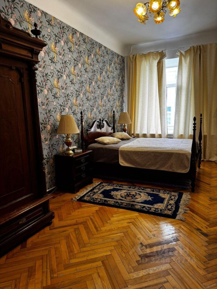 Аренда 4-комн квартиры на вторичном рынке Большая Никитская улица, 31