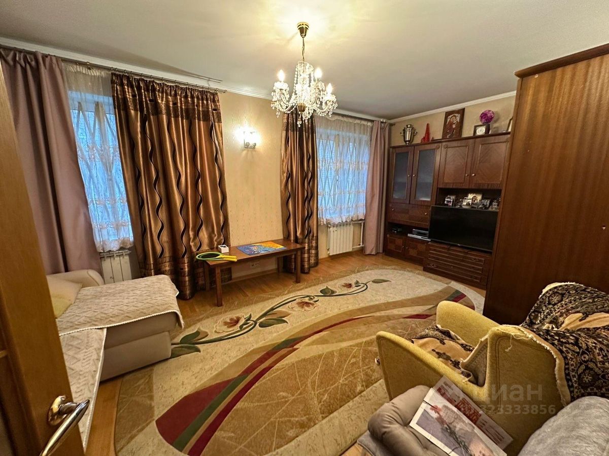 Продажа 3-комн квартиры на вторичном рынке проспект Наставников, 41К1