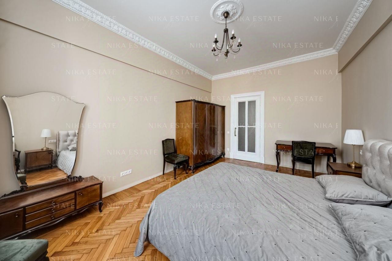 Продажа 3-комн квартиры на вторичном рынке Новинский бульвар, 18С1