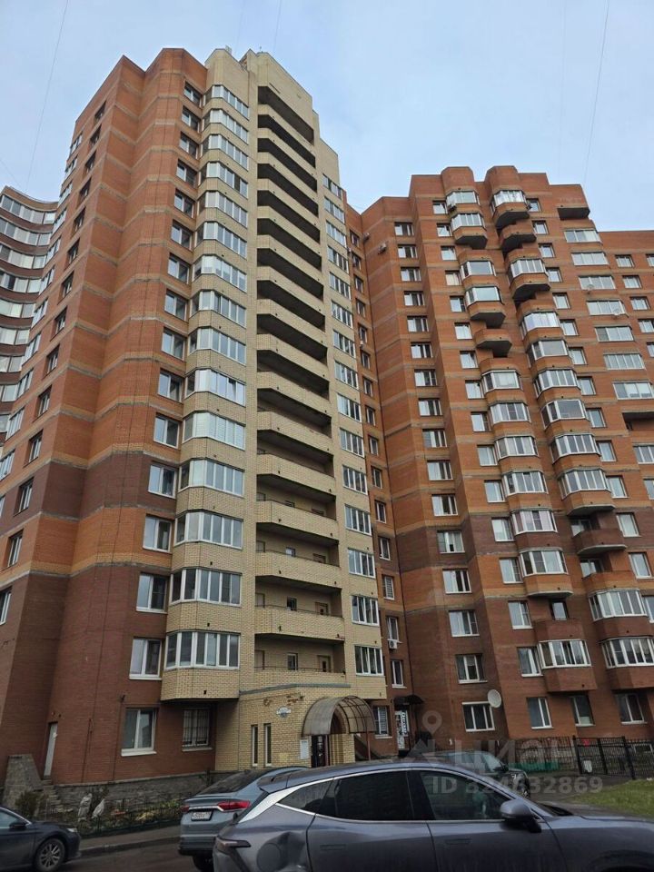 Продажа 3-комн квартиры на вторичном рынке Бухарестская улица, 118к1
