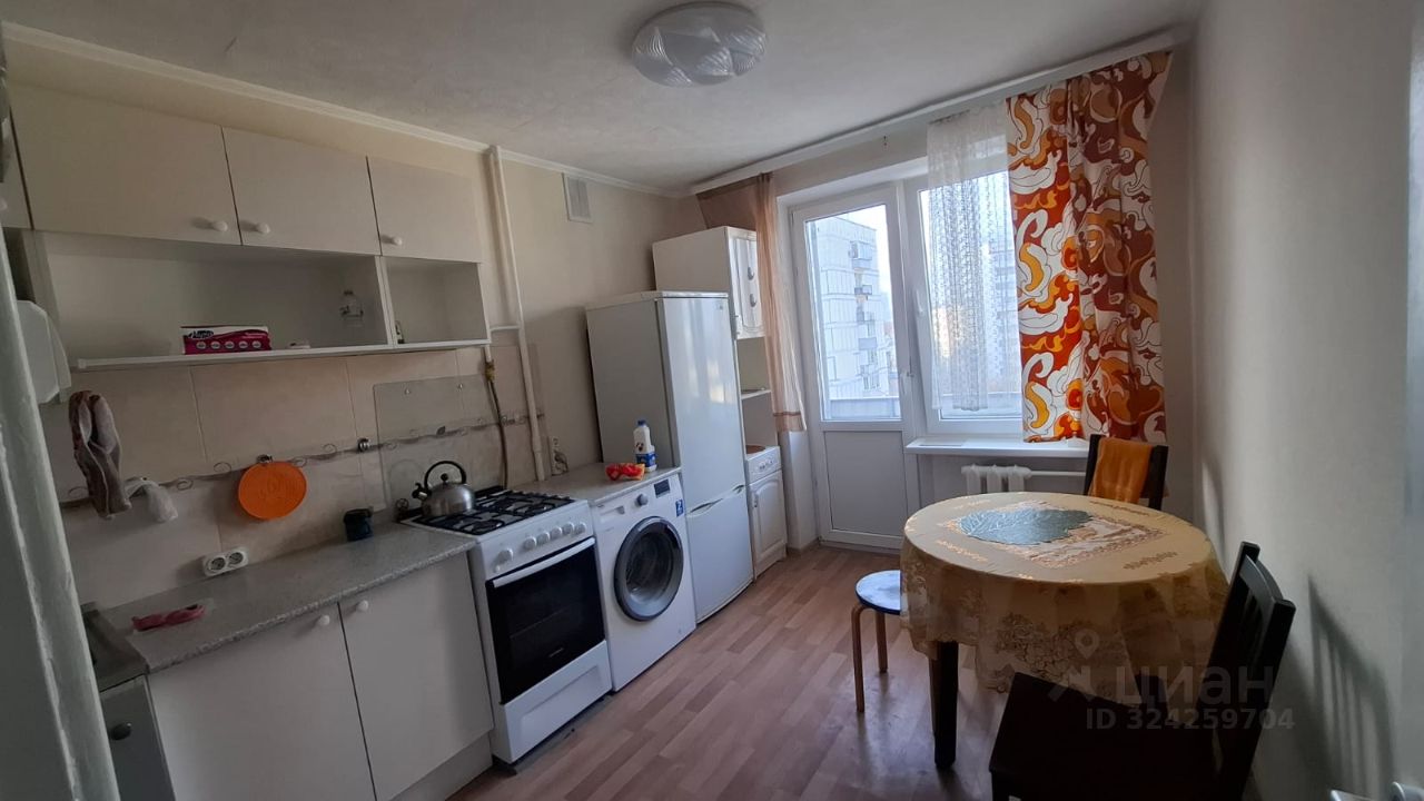 Аренда 3-комн квартиры на вторичном рынке улица Короленко, 9К2