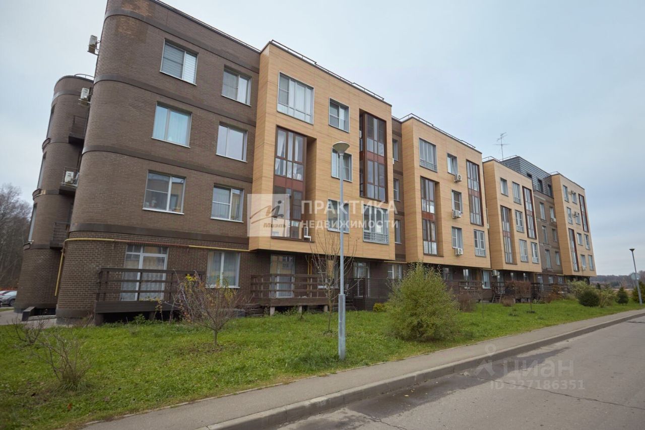 Продажа 1-комн квартиры на вторичном рынке Химки, улица Озерная,  д. 10