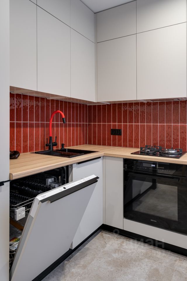 Продажа 3-комн квартиры на вторичном рынке Профсоюзная улица, 19