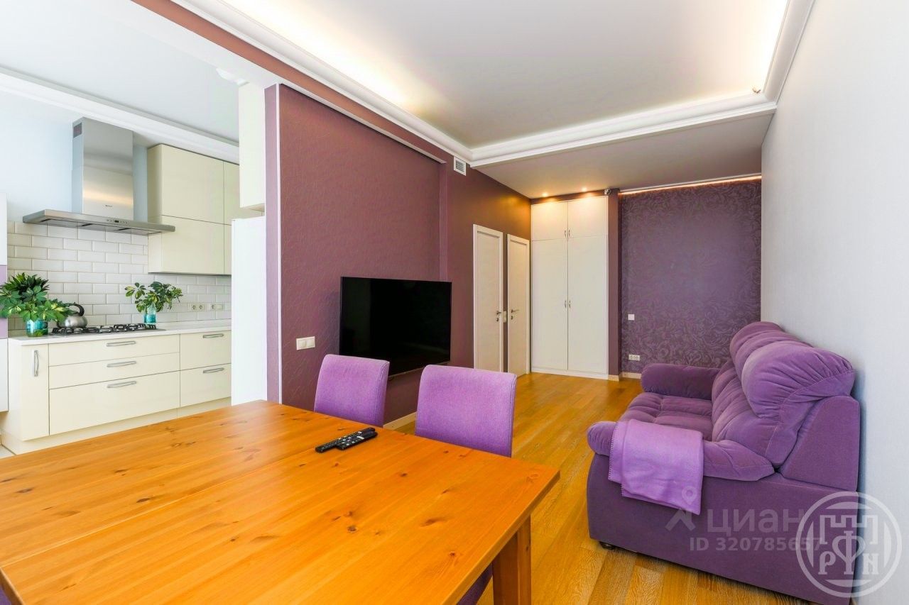 Продажа 3-комн квартиры на вторичном рынке Парголовская улица, 3