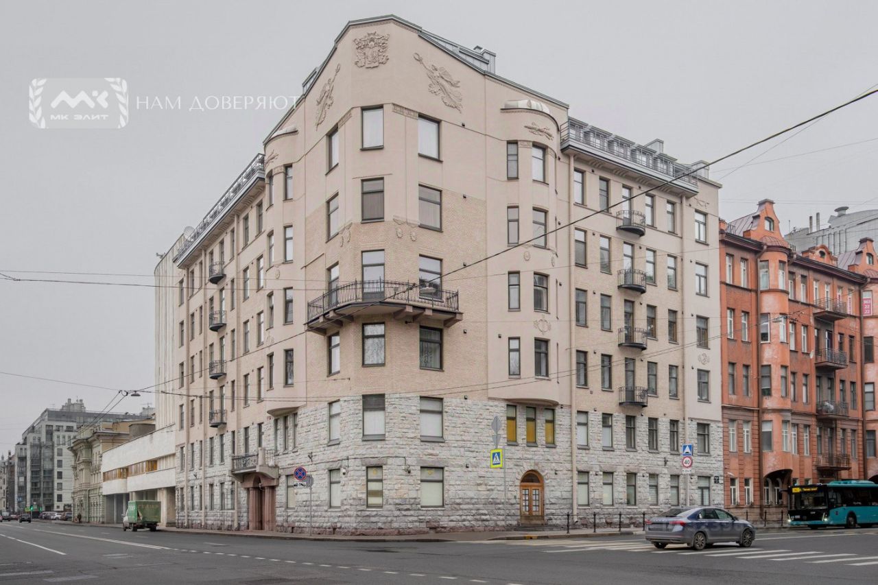 Продажа 4-комн квартиры на вторичном рынке Таврическая улица, 37