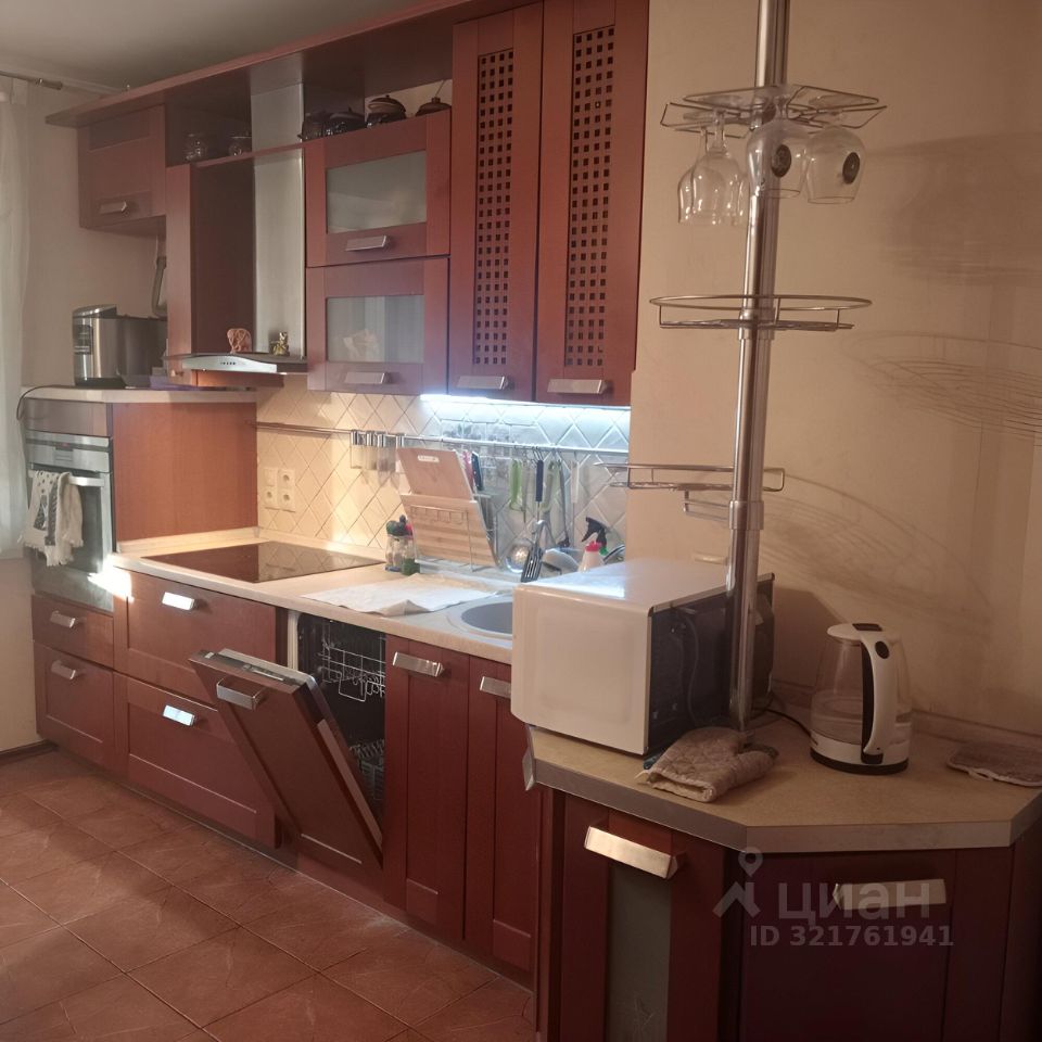 Продажа 3-комн квартиры на вторичном рынке Чехов, Московская улица, 98