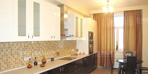 4-комн квартира Троицкая ул,  д. 8