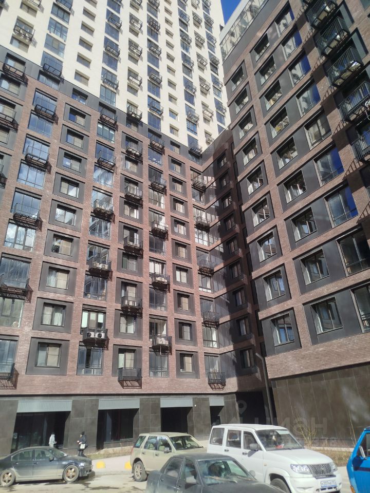 Продажа 4-комн квартиры на вторичном рынке Береговой проезд, 1Б