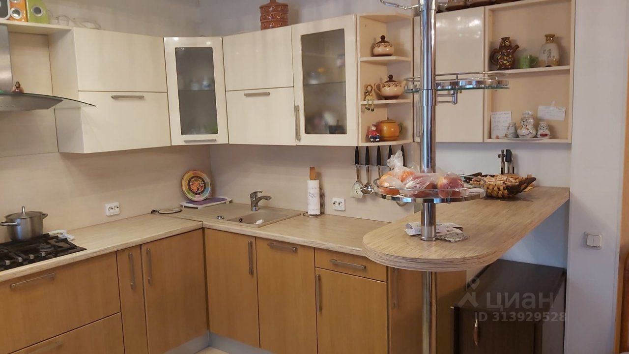 Продажа 3-комн квартиры на вторичном рынке Рощино пгт, улица Садовая, 4