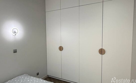 Продажа 4-комн квартиры на вторичном рынке Обуховской обороны пр-кт,  д. 70 к4 с1