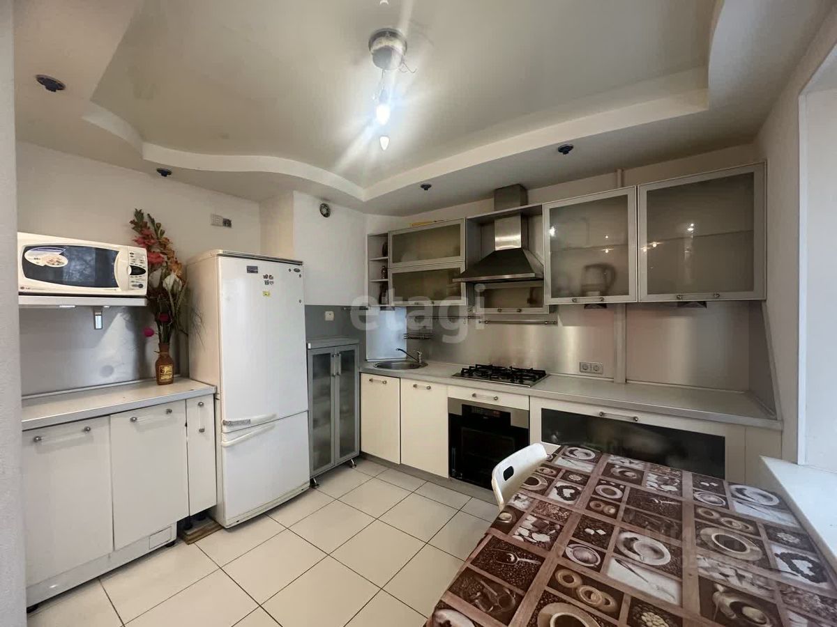 Продажа 3-комн квартиры на вторичном рынке Волхов, улица Коммунаров, 17