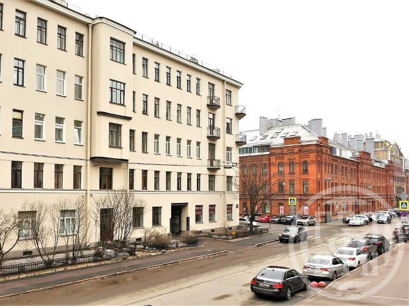 Продажа 4-комн квартиры на вторичном рынке Виленский пер.,  д. 17/5