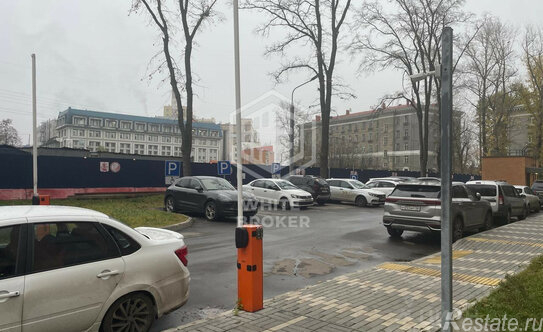 Продажа 3-комн квартиры на вторичном рынке Азовская улица,  д. 24 к1