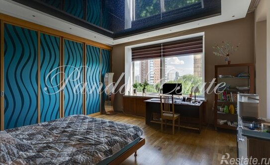 Продажа 5-комн квартиры на вторичном рынке Звенигородская улица,  д. 12