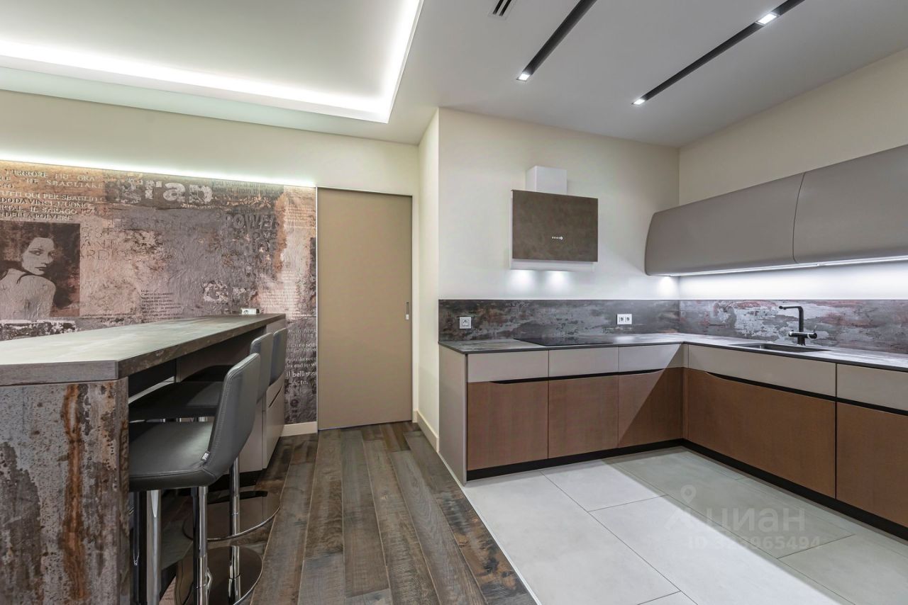 Продажа 3-комн квартиры на вторичном рынке Авиационная улица, 77к2