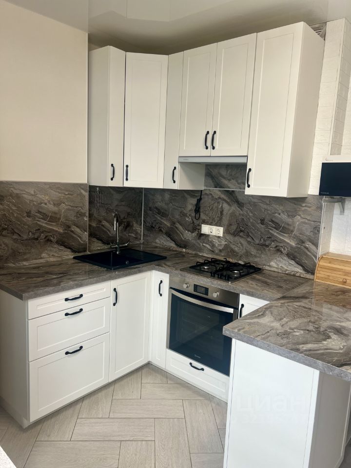 Продажа 3-комн квартиры на вторичном рынке Новогорск мкр, улица Ивановская, 12к3