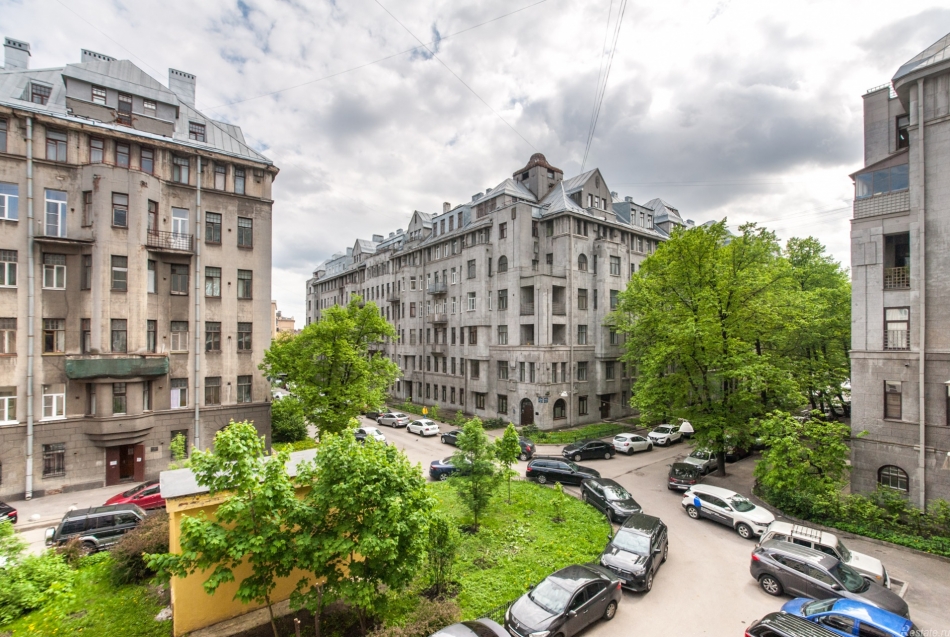 Продажа 2-комн квартиры на вторичном рынке Виленский пер,  д. 17к5