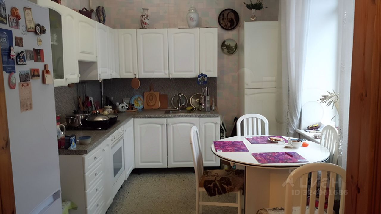 Продажа 4-комн квартиры на вторичном рынке Каменноостровский проспект, 42Б