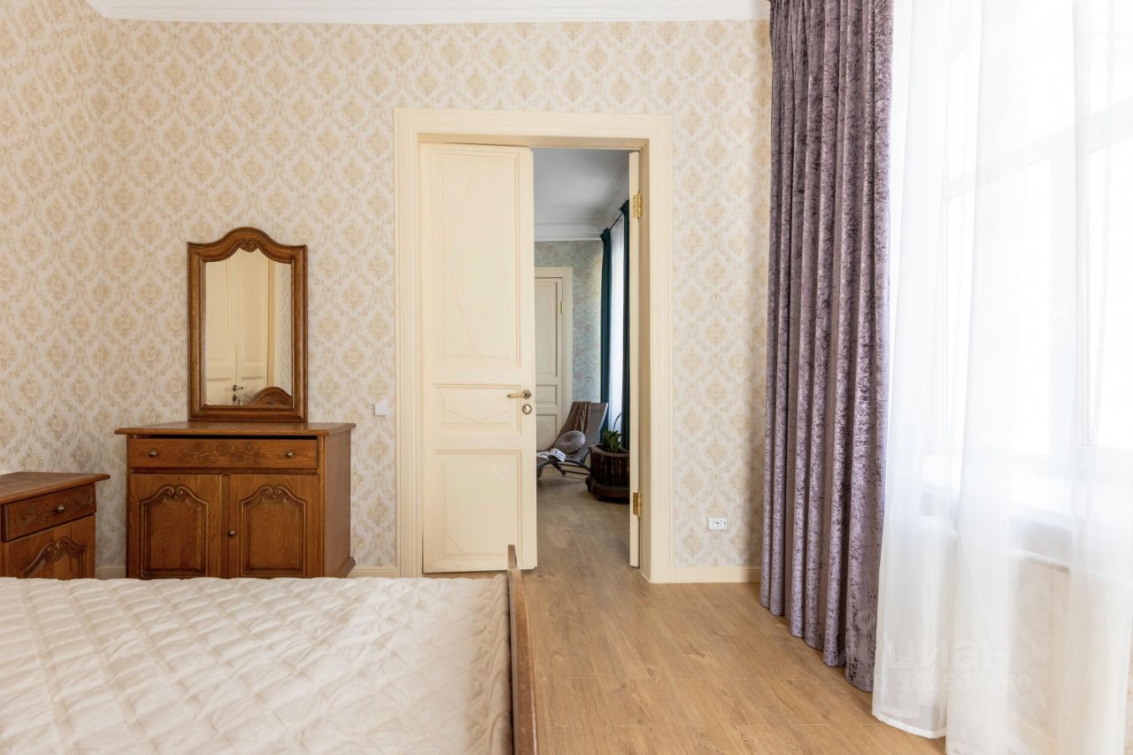 Аренда 4-комн квартиры на вторичном рынке Невский проспект, 106Ж