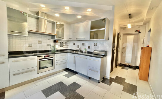 Продажа 3-комн квартиры на вторичном рынке 60-летия Октября пр-кт,  д. 17