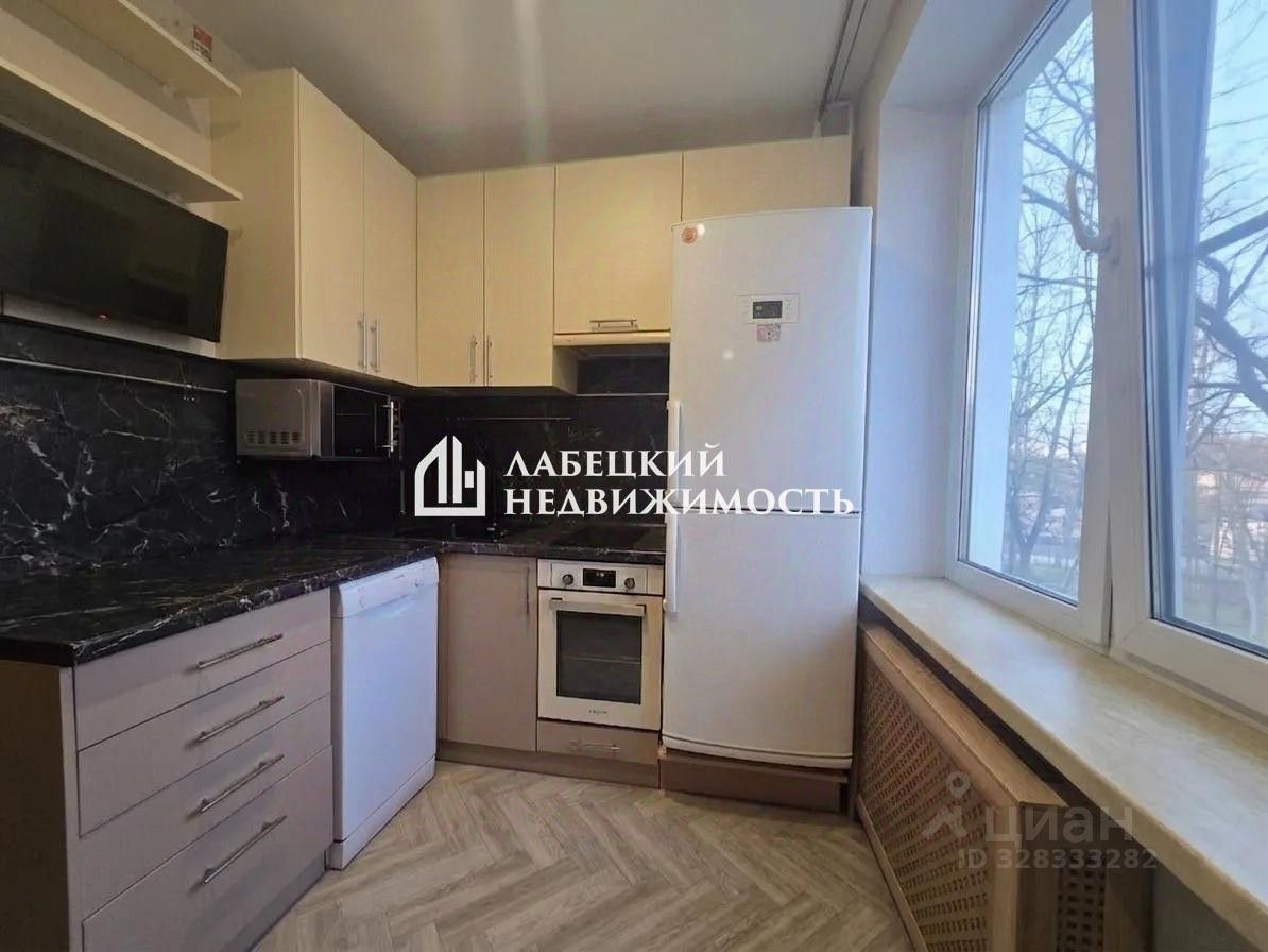 Продажа 3-комн квартиры на вторичном рынке улица Тамбасова, 38/235