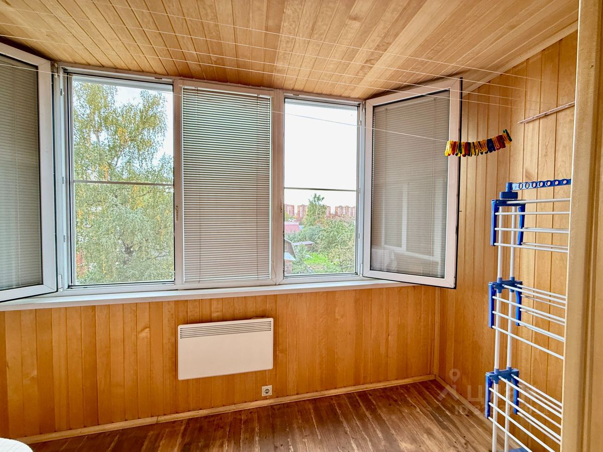 Продажа 2-комн квартиры на вторичном рынке Западный мкр, улица 25 лет Октября, 9