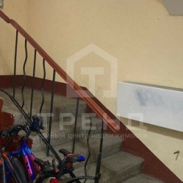 Продажа 3-комн квартиры на вторичном рынке улица Декабристов,  д. 33